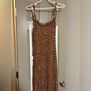 Beautiful summer dress. Francesca’s printed midi dress. Cotton!🤎🤎